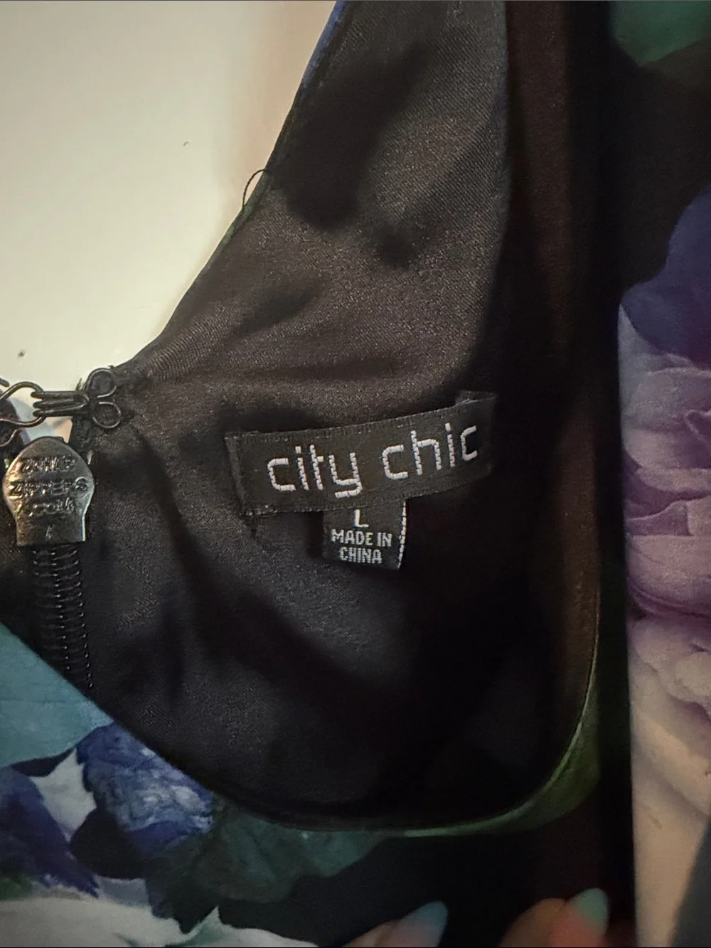 City Chic Black Floral V-Neck Midi Dress with Purple & White Blooms size 20 - Picture 2 of 6